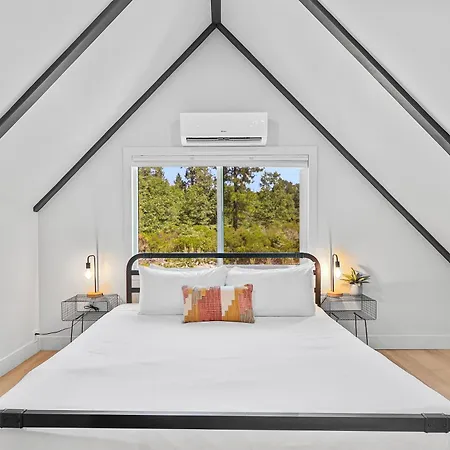 Basecamp Lodge Mount Shasta Room photo