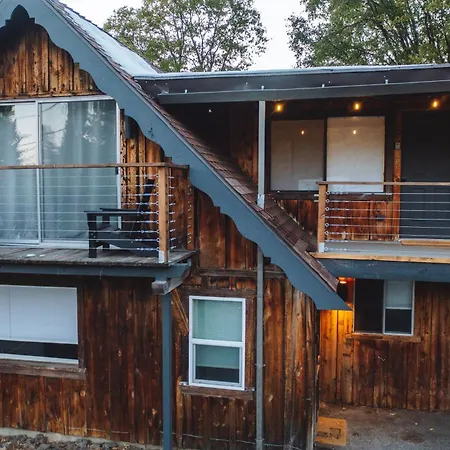 Basecamp Lodge Mount Shasta Exterior photo