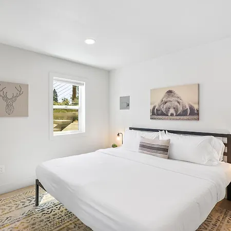 Basecamp Lodge Mount Shasta Room photo