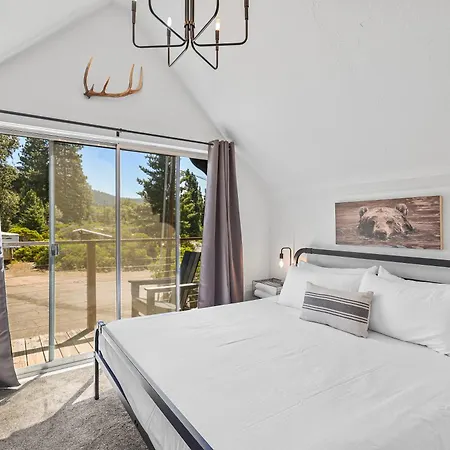 Basecamp Lodge Mount Shasta Room photo