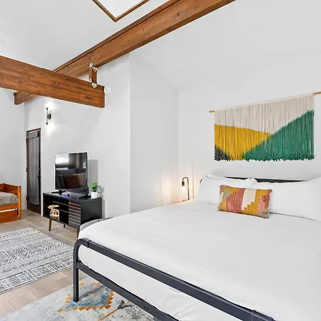 Basecamp Lodge Mount Shasta Room photo