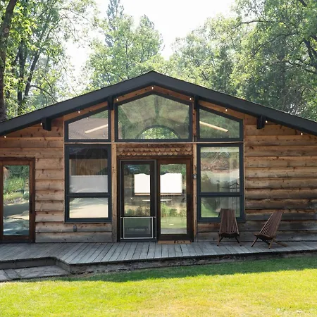 Basecamp Lodge Mount Shasta Exterior photo