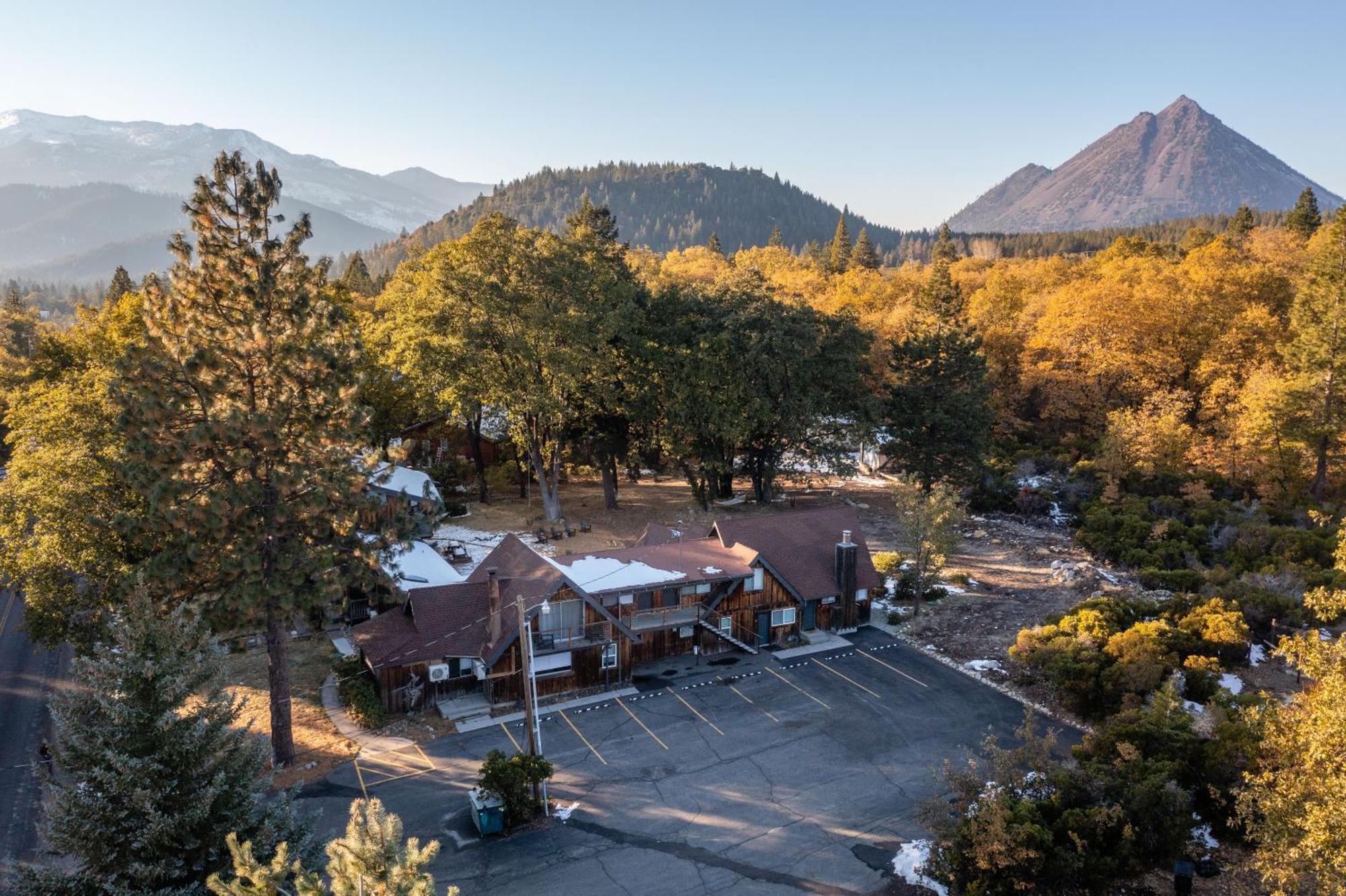 Basecamp Hotel Mount Shasta