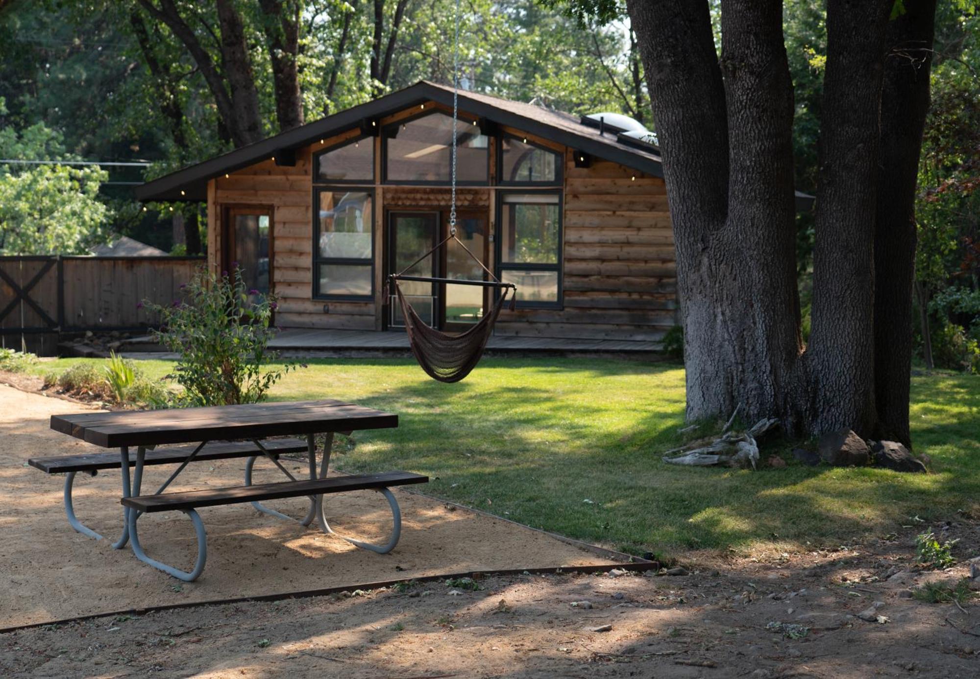 Basecamp Hotel 3*