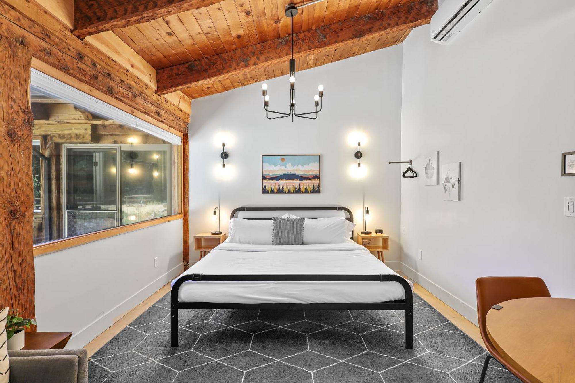 Basecamp Hotel