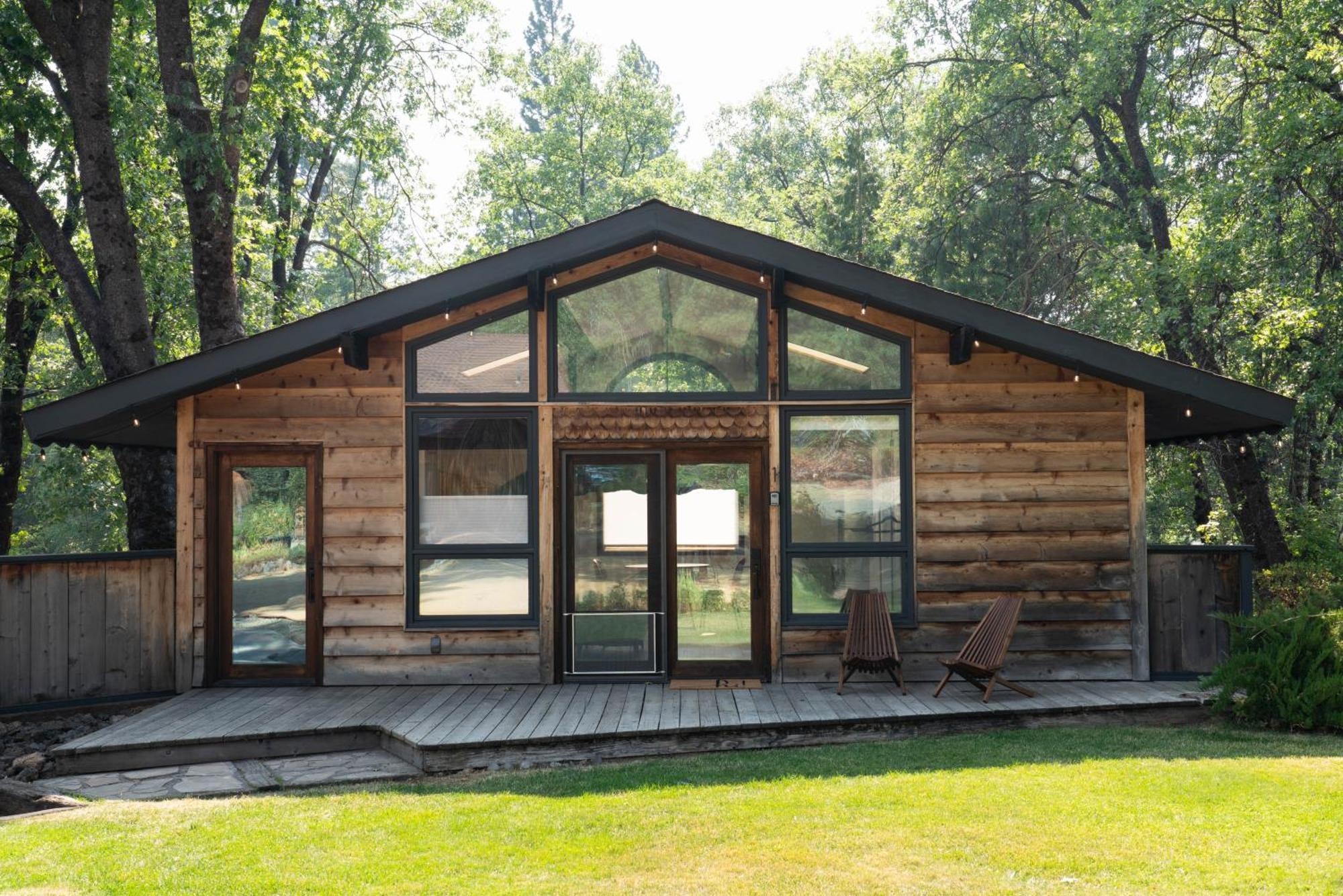 Hotel Basecamp Mount Shasta