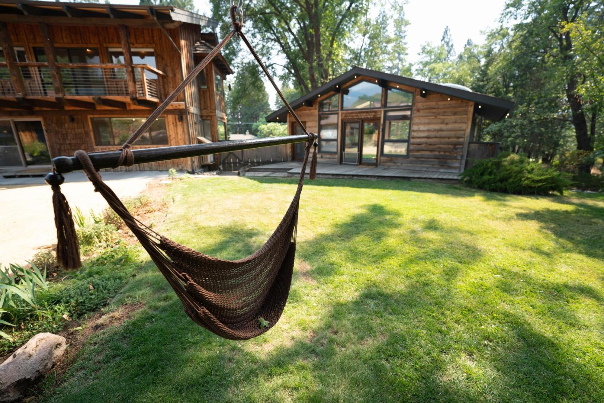Hotel Basecamp Mount Shasta